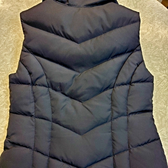 🎽 Hollister Navy Feathers & Down Zip Up Vest - Picture 2 of 8